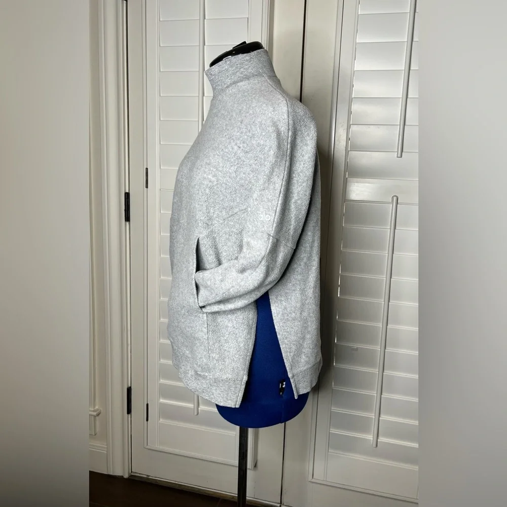 Alo Yoga Women's segment pullover Fleece sweatshirt - Dove Grey - S. - Picture 4 of 16